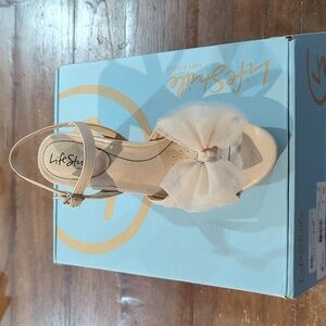 Life Stride Women's Cream Sandals with Bow